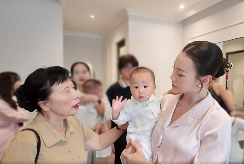Phương oanh được mẹ chồng chăm từng li từng tí bà nội cá mập hạnh phúc khi chơi với 2 cháu song sinh - 2
