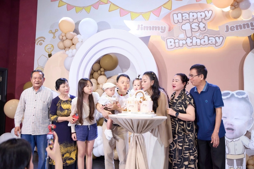 Phương oanh được mẹ chồng chăm từng li từng tí bà nội cá mập hạnh phúc khi chơi với 2 cháu song sinh - 7