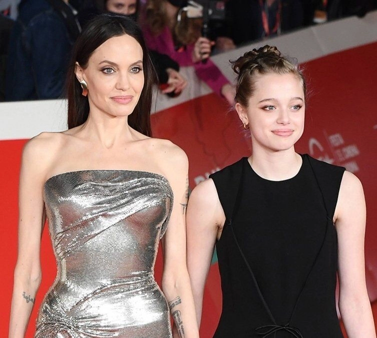 Shiloh theo bước chân nổi loạn của mẹ dung mạo càng lớn càng giống hệt angelina jolie - 4