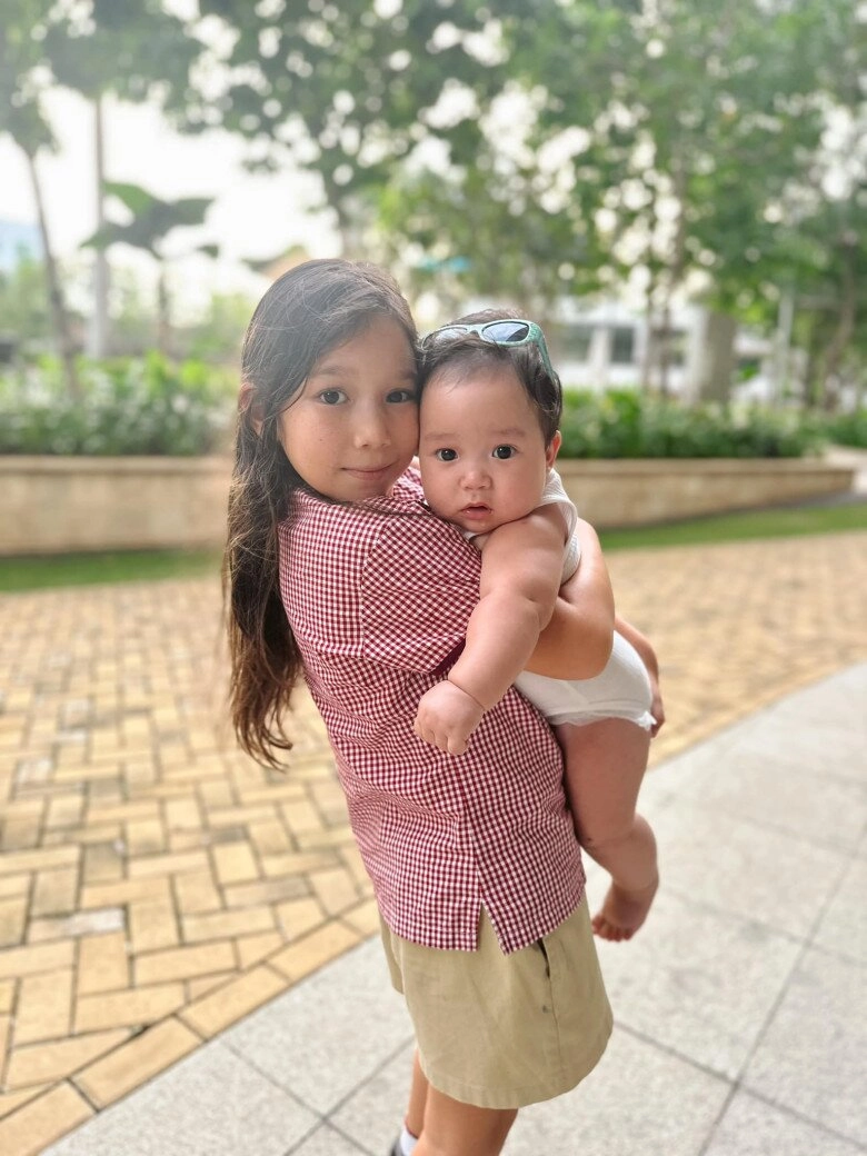 Siêu mẫu hà anh khoe 2 con lai tây nhặt hết nét đẹp của bố mẹ dân tình xuýt xoa khen xinh như búp bê - 7