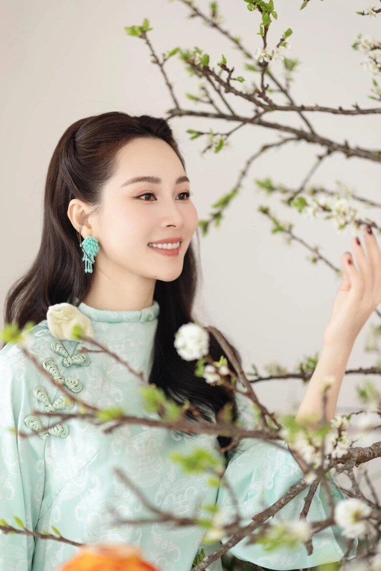 Soi ảnh đặng thu thảo ở hiện tại và quá khứ thấy ngay điểm chỉnh sửa đầu tiên trên gương mặt - 2