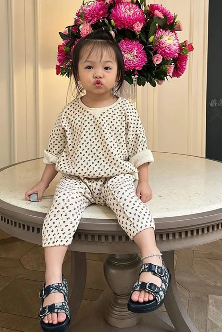 Soi đồ hiệu của 2 ái nữ nhà sao việt sắp học chung trường quốc tế sở hữu bst túi gần 700 triệu diện đồ của giới siêu giàu - 33