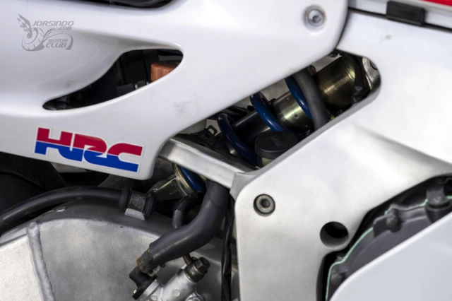 Soi về quá khứ - khám phá động cơ honda cbr250rr mc22 hơn 20000 vòngphút tương đương xe đua f1 - 17