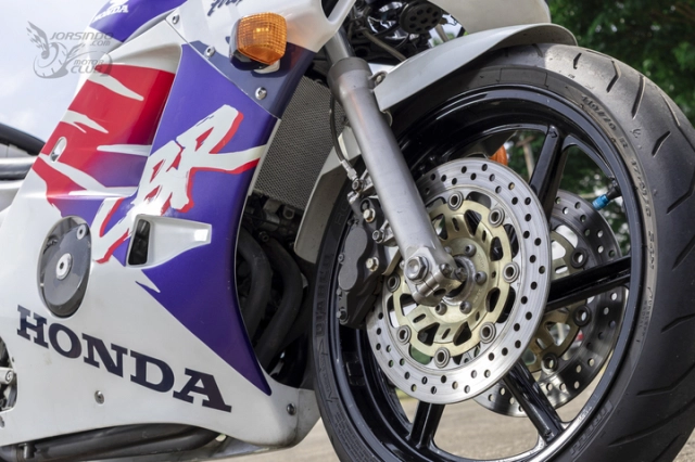 Soi về quá khứ - khám phá động cơ honda cbr250rr mc22 hơn 20000 vòngphút tương đương xe đua f1 - 18