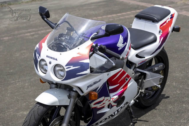 Soi về quá khứ - khám phá động cơ honda cbr250rr mc22 hơn 20000 vòngphút tương đương xe đua f1 - 22