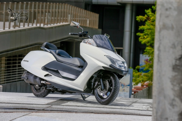 Soi về quá khứ - khám phá du thuyền trên cạn yamaha maxam gã khổng lồ mở lối cho cả một thời đại - 1