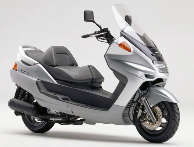 Soi về quá khứ - khám phá du thuyền trên cạn yamaha maxam gã khổng lồ mở lối cho cả một thời đại - 4