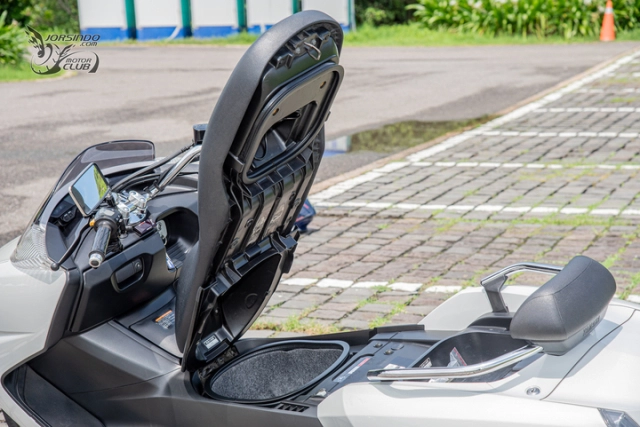 Soi về quá khứ - khám phá du thuyền trên cạn yamaha maxam gã khổng lồ mở lối cho cả một thời đại - 25