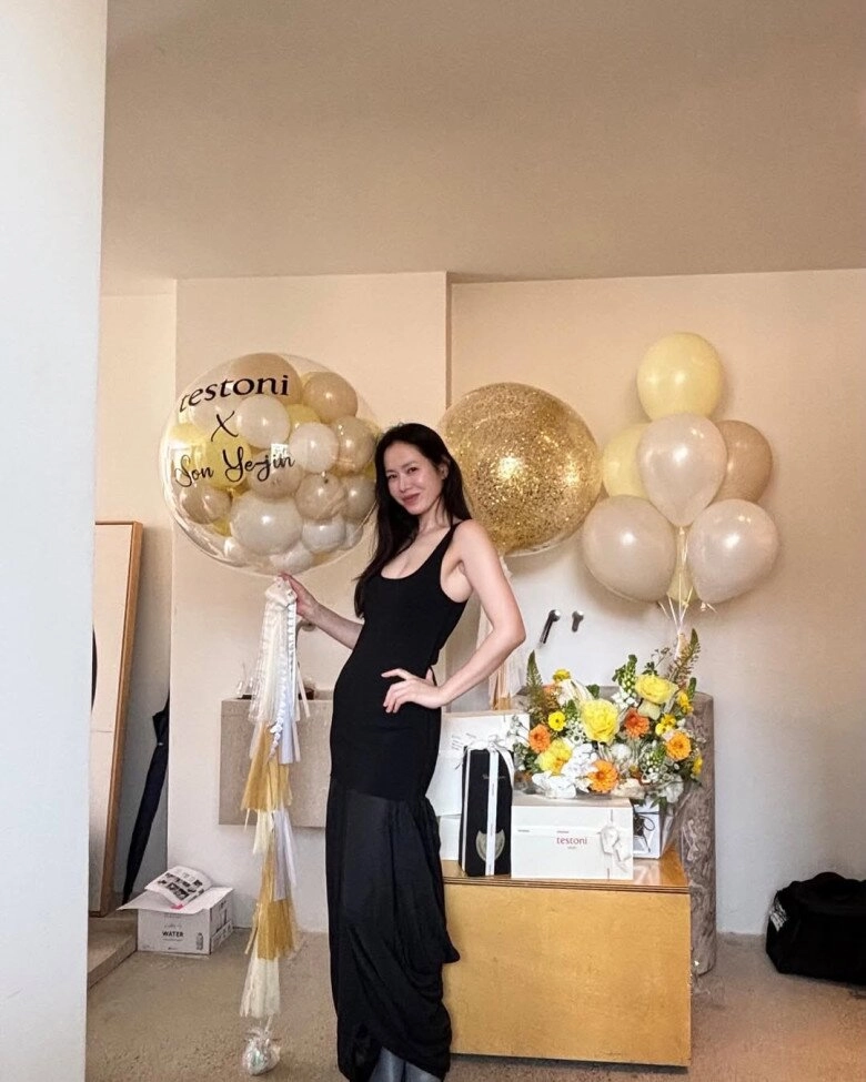 Son ye jin khoe sắc vóc rạng rỡ ở tuổi u50 lần hiếm hoi diện kiểu trang phục này khiến dân tình đứng ngồi không yên - 3