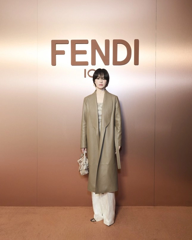 Song hye kyo hóa tổng tài quyền lực nhưng có điểm hơi tiếc tại show fendi - 1