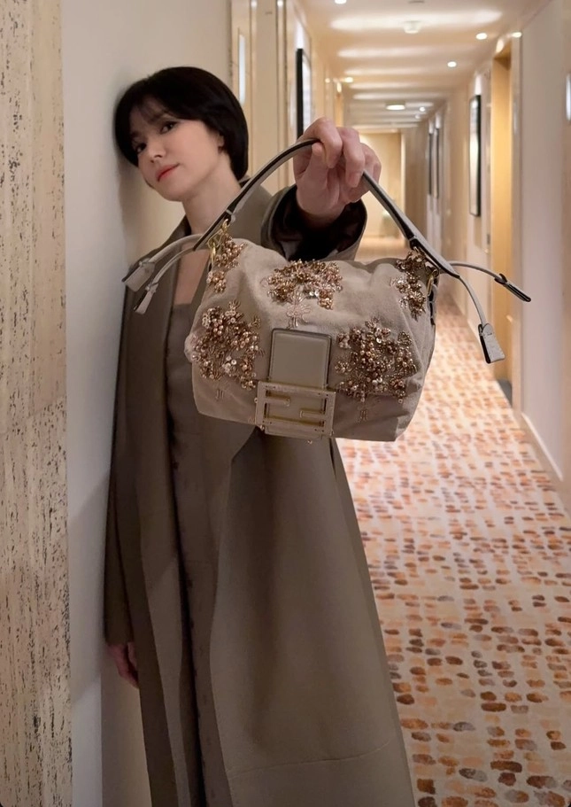 Song hye kyo hóa tổng tài quyền lực nhưng có điểm hơi tiếc tại show fendi - 6