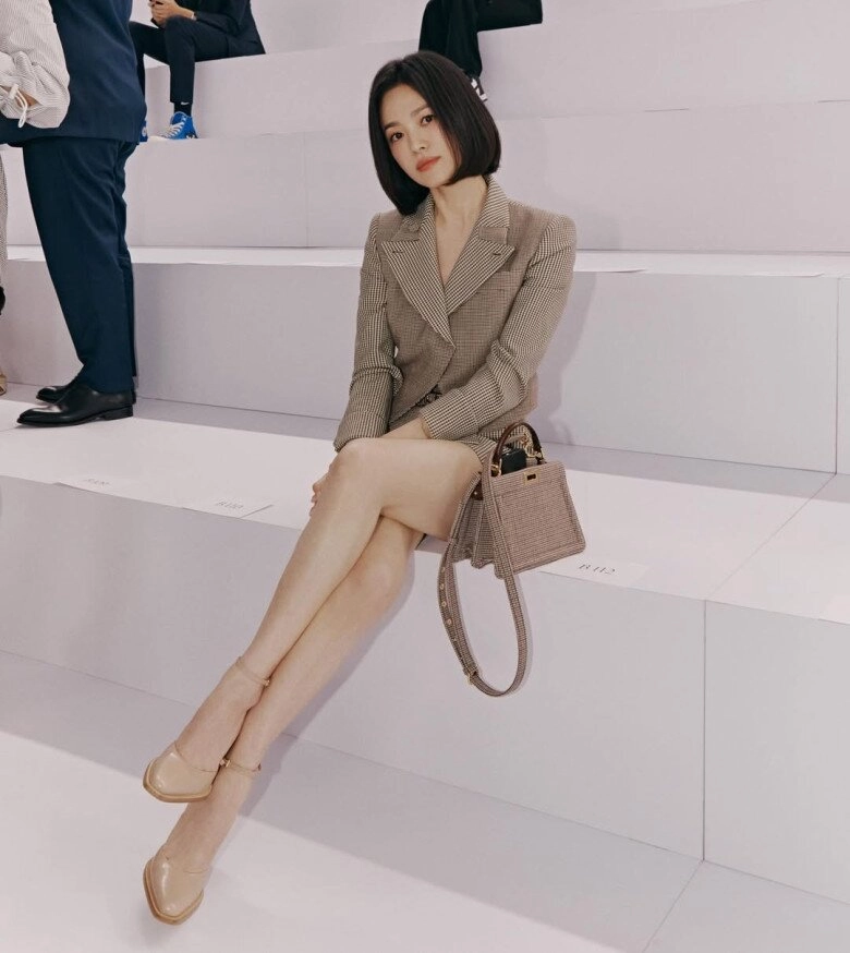 Song hye kyo không cao nhưng luôn ở trên đỉnh showbiz hàn nhờ vào bí quyết chọn giày tinh tế từ màu sắc đến kiểu dáng - 3