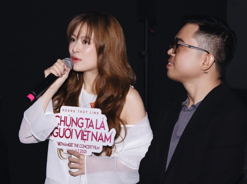 Sự thật đoạn clip được cho là ghi lại cảnh rapper đen vâu hôn hoàng thùy linh đang gây xôn xao mạng xã hội - 9