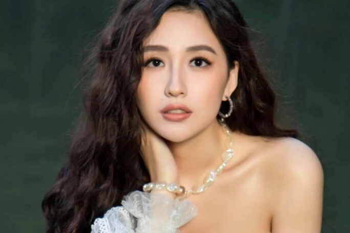 Sự thật về cựu hoa hậu chi 1100 tỷ đồng đầu tư giải trí là phú bà chuyên chinh phục hồng hài nhi nổi tiếng - 3