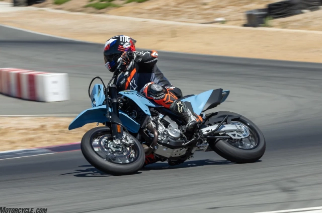 Suzuki dr-z4sm 2025 chiến binh supermoto trở lại vui hết ga nhưng vẫn còn vài tật xấu - 3