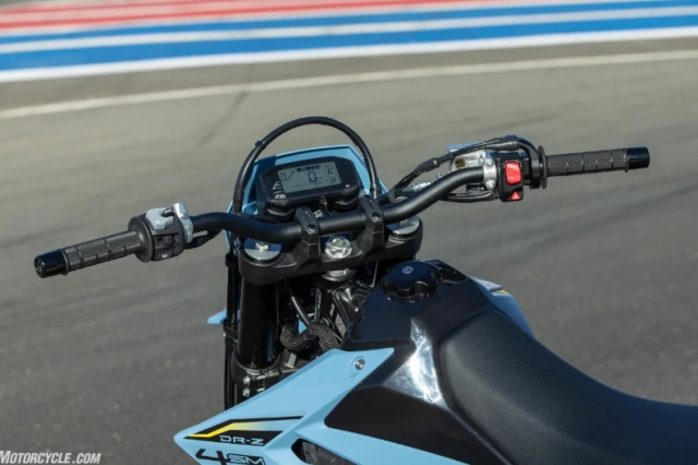 Suzuki dr-z4sm 2025 chiến binh supermoto trở lại vui hết ga nhưng vẫn còn vài tật xấu - 5