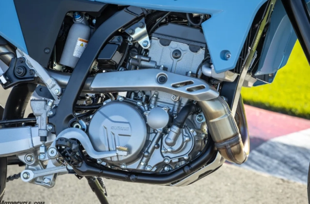 Suzuki dr-z4sm 2025 chiến binh supermoto trở lại vui hết ga nhưng vẫn còn vài tật xấu - 6