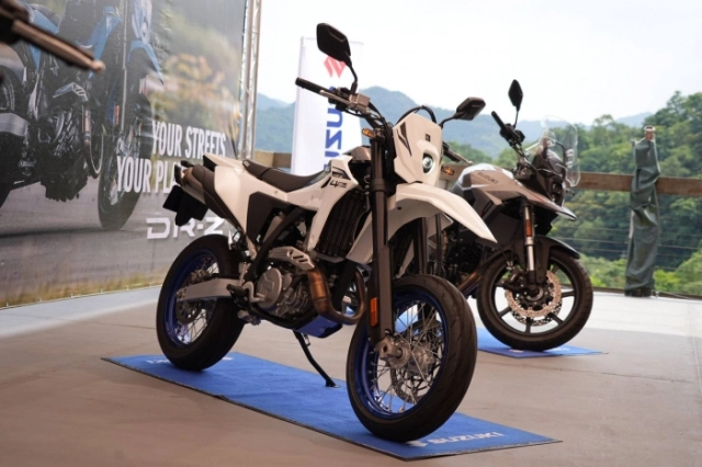 Suzuki dr-z4sm 2025 huyền thoại supermoto tái xuất chất như ngày nào - 1