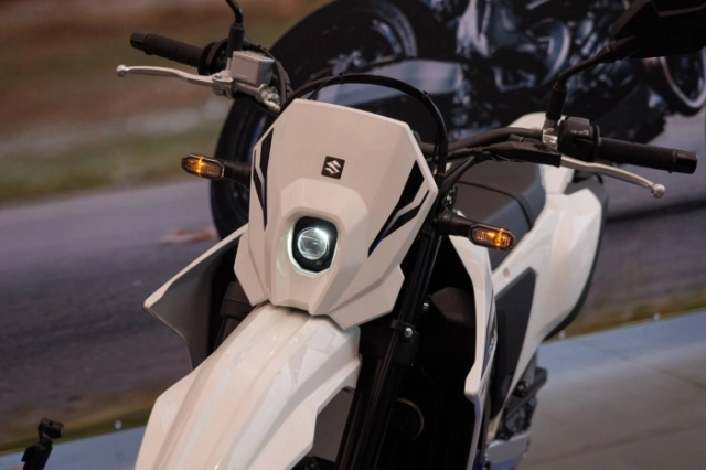 Suzuki dr-z4sm 2025 huyền thoại supermoto tái xuất chất như ngày nào - 2