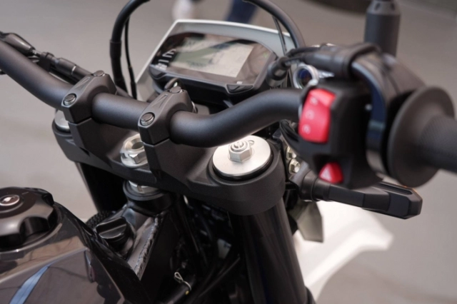Suzuki dr-z4sm 2025 huyền thoại supermoto tái xuất chất như ngày nào - 3