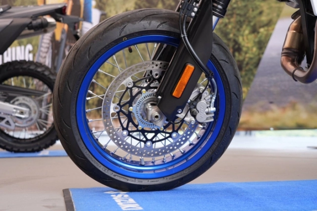 Suzuki dr-z4sm 2025 huyền thoại supermoto tái xuất chất như ngày nào - 4