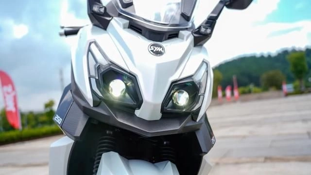 Sym trình làng mẫu maxi scooter 250 hoàn toàn mới khiến mọi đối thủ dè chừng với giá rẻ hơn sh160i - 1