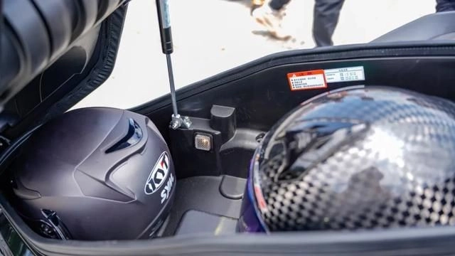 Sym trình làng mẫu maxi scooter 250 hoàn toàn mới khiến mọi đối thủ dè chừng với giá rẻ hơn sh160i - 7