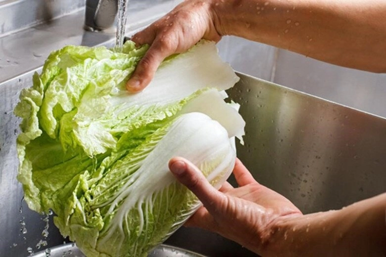 Tại sao cải thảo xào ở nhà hàng lại ngon hơn bếp trưởng bật mí trước khi xào nhất định không được bỏ qua bước này - 2