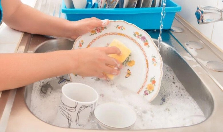 Tại sao không nên đổ trực tiếp xà phòng rửa bát lên giẻ nghe lý do tôi hối hận vì đã không nhận ra sớm - 2