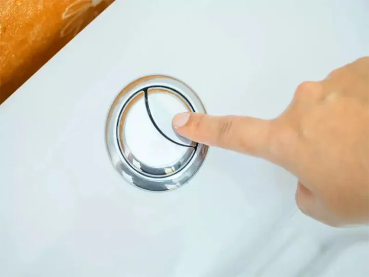 Tại sao không nên xả bồn cầu bằng cách đổ nước vào chuyên gia bảo trì cảnh báo nguy hiểm - 6