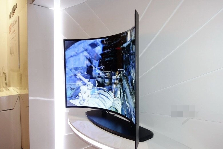 Tại sao ngày càng ít người lắp đặt tv màn hình cong đây là 5 lý do - 2