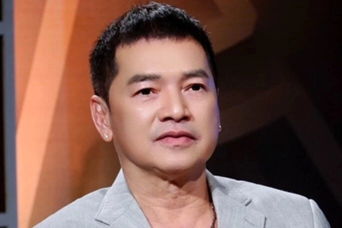 Tài tử từng bị nghi ngờ giới tính nay cưa đổ bạn gái trẻ bằng tuổi con gái u70 bù đầu thay tã - 5