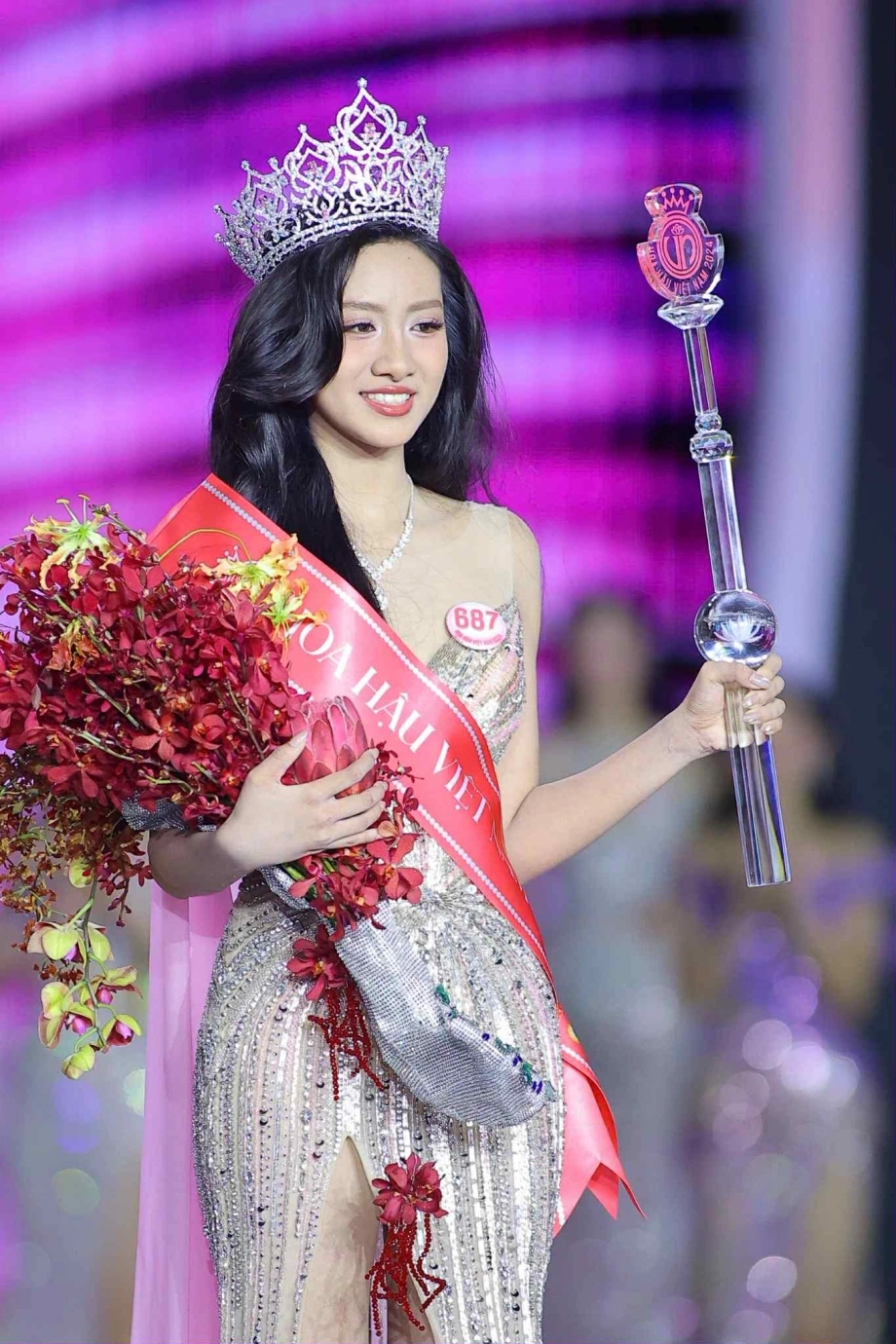 Tân hoa hậu việt nam trúc linh bị chê ứng xử nhạt vẫn đăng quang á hậu 1 có xuất thân là con nhà lính - 2