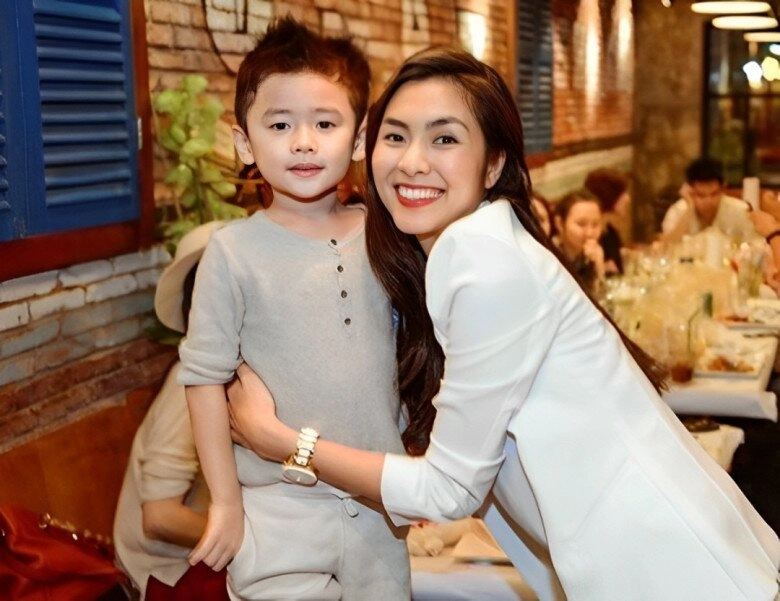 Em bé được tăng thanh hà xem như con ruột nay điển trai ở tuổi 17 là trụ cột cho mẹ đơn thân nương tựa - 7