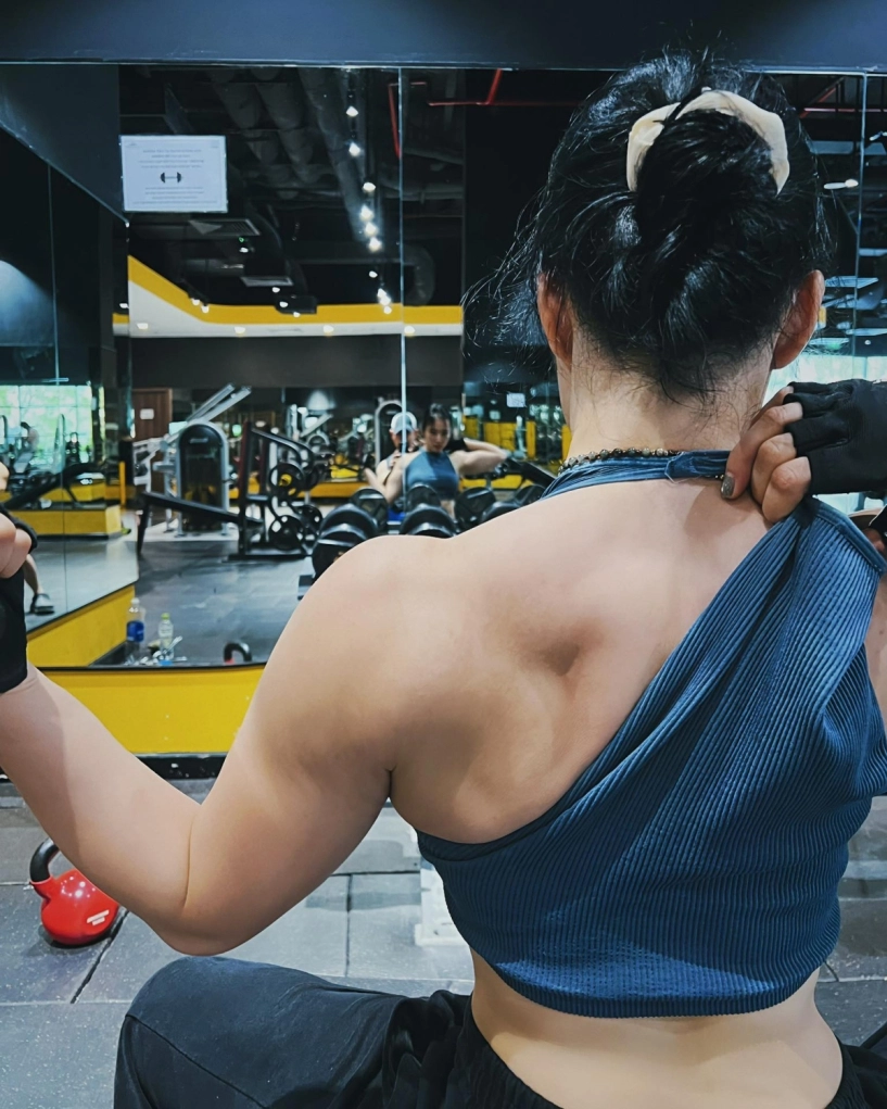 Tay vai cơ bắp sau gần 9 năm ăn chay tập luyện của angela phương trinh - 2