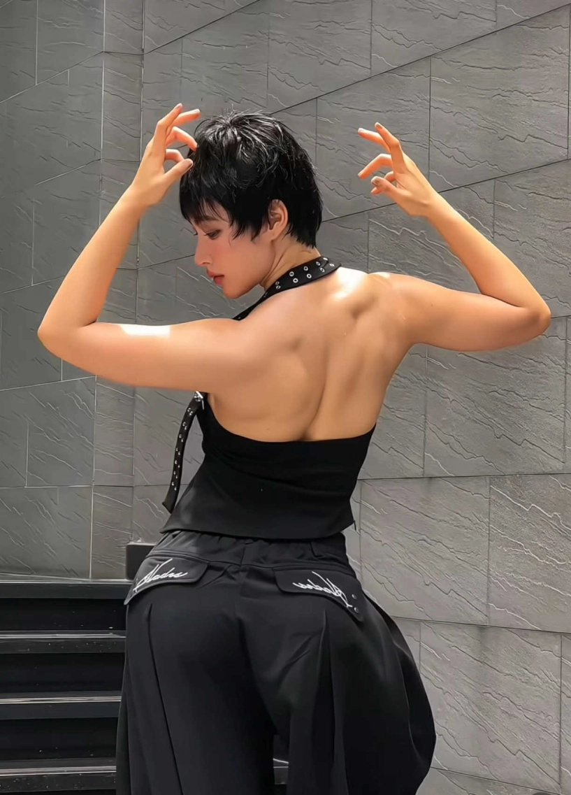 Tay vai cơ bắp sau gần 9 năm ăn chay tập luyện của angela phương trinh - 5