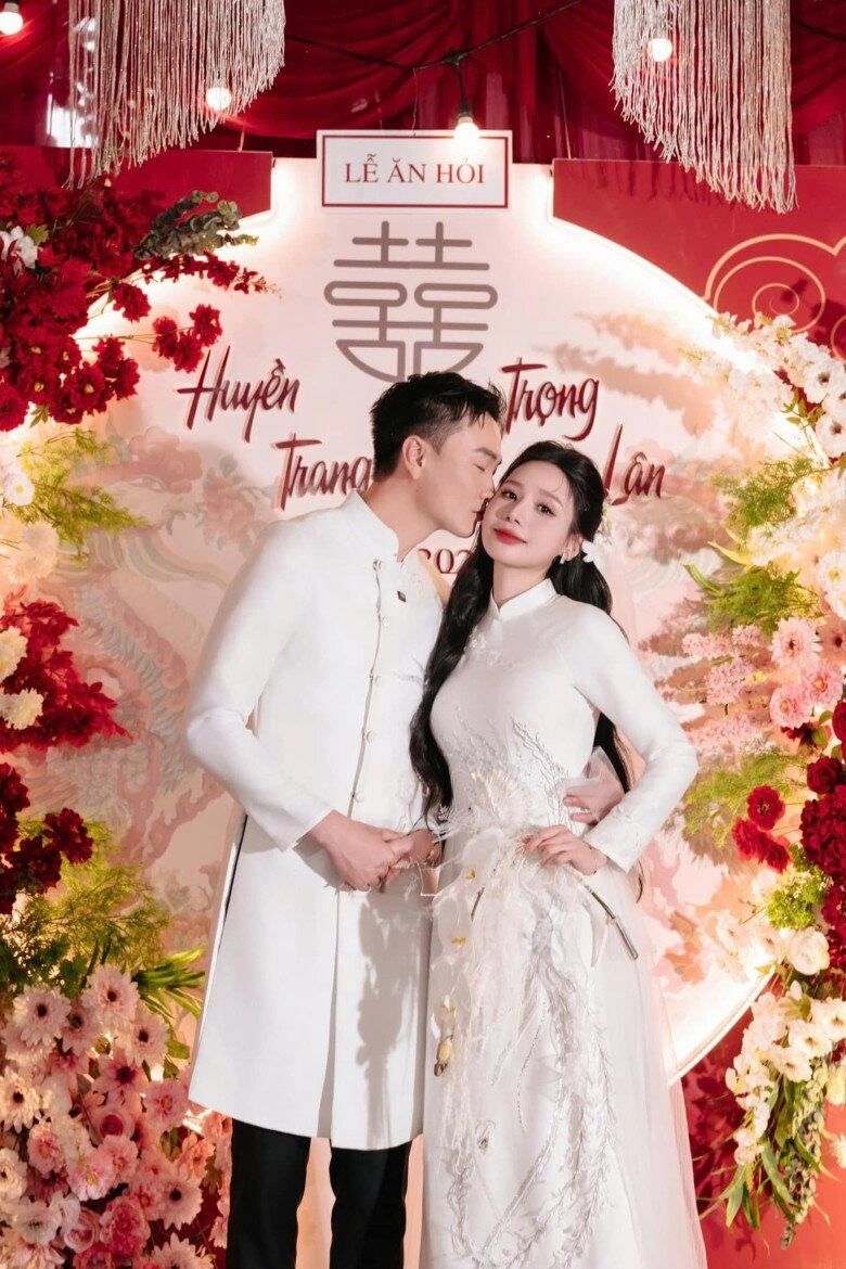 thái tử vtv đang làm gà trống nuôi con trên màn ảnh ngỡ ngàng nhận tin vui từ bà xã hot girl - 10