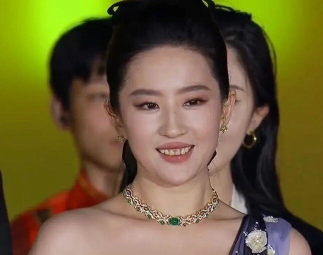 Thần tiên tỷ tỷ gần 20 năm mặc kệ lời chê bai vẫn giữ lại khuyết điểm chí mạng này lý do khiến ai cũng bất ngờ - 4