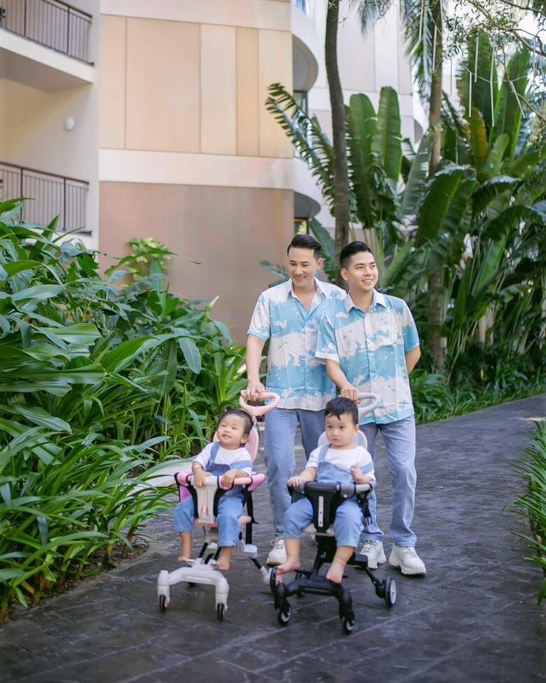 Thanh đoàn tổ chức sinh nhật linh đình mời dàn sao tham dự ôm hôn thắm thiết bố mẹ hà trí quang - 12