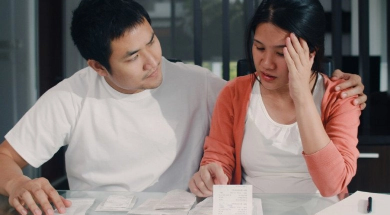 Thấy con dâu đặt vé đi hưởng tuần trăng mật vào dịp nghỉ lễ mẹ tôi nóng mặt ném chiếc cốc xuống nền nhà - 2