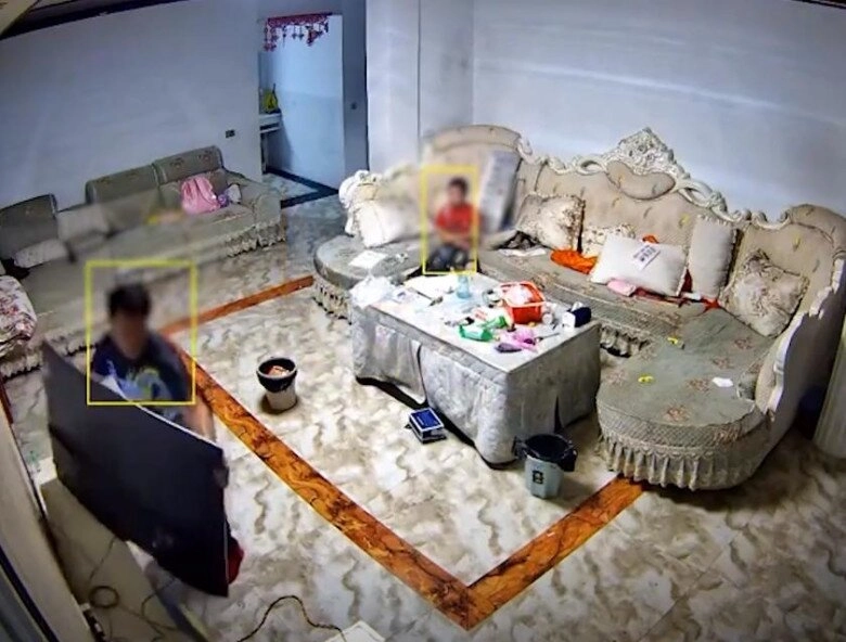 Thấy con nghỉ hè toàn ở nhà xem phim bố tức giận đập vỡ tivi phản ứng của đứa trẻ khiến mxh lo lắng - 2