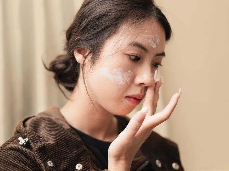 Thay đổi 6 điểm này trong quy trình dưỡng da trước khi bôi kem chống nắng chị em có lớp nền căng bóng tránh vón cục - 5