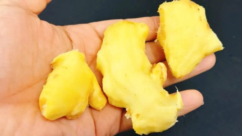 Thì ra ở nhà hàng người ta gọt vỏ gừng như thế này chẳng trách vừa nhanh vừa sạch lại không tốn kém hay mất thời gian - 4