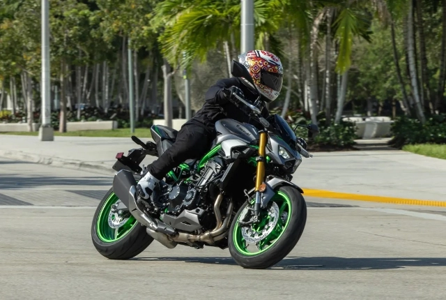 Thông tin thú vị về mẫu xe kawasaki z1100 mới - 4