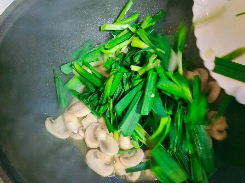 Thứ này là rau nhưng giàu đạm lẫn canxi có thể ngừa ung thư đem xào được món vừa ngon lại siêu bổ - 5