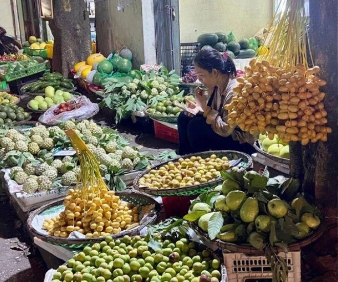 Thứ quả nhà giàu nay ngập tràn đường phố hà nội người ăn thấy mê người chê chưa đủ xuất sắc - 1