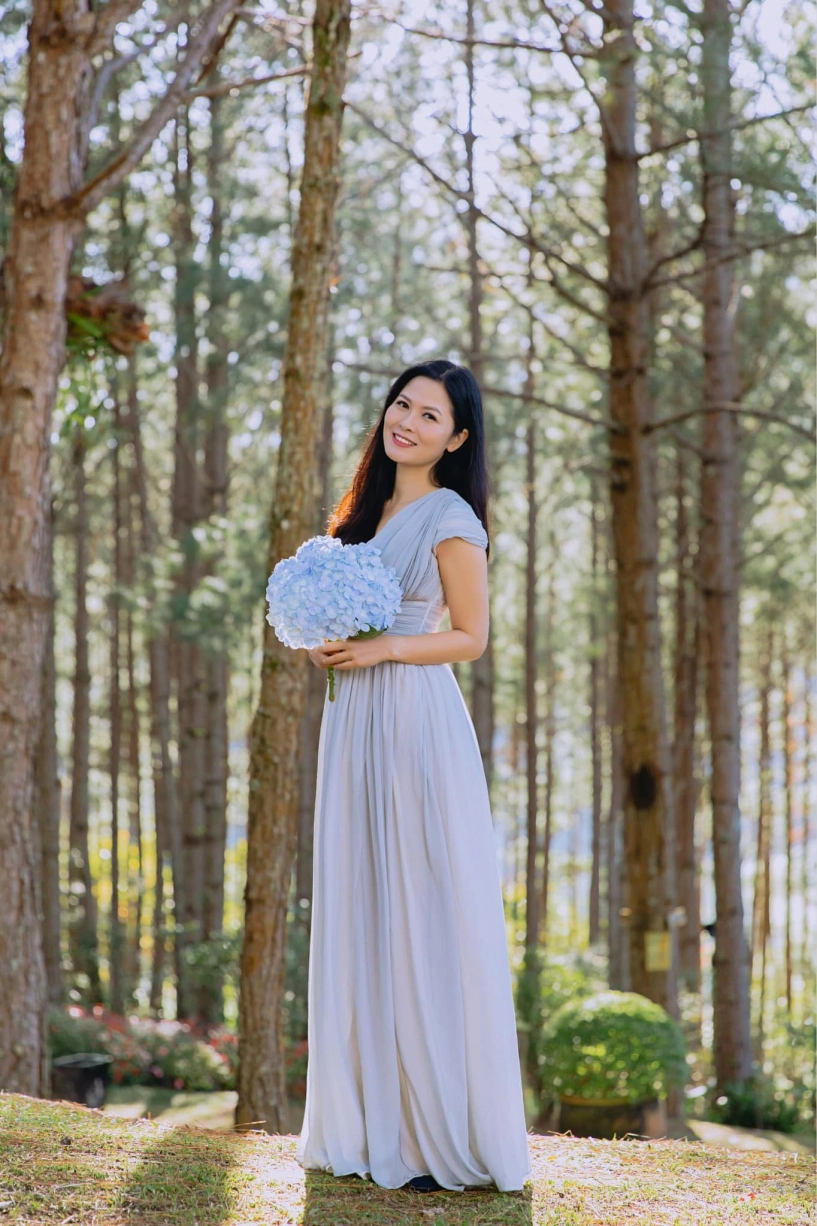 Thứ trưởng bộ ngoại giao trong phim mưa đỏ khi nghe con nói mẹ cứ yêu đi miễn là mẹ thấy vui tôi đã khóc suốt - 8