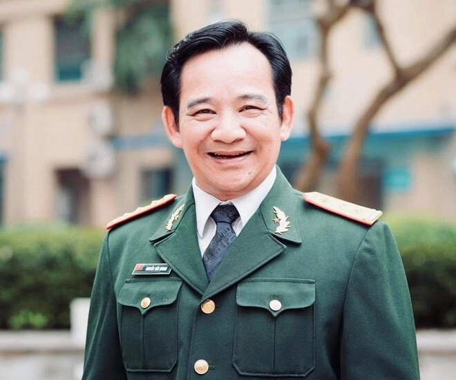 Thượng tá khiến nsưt chí trung không thở được lên mạng nhận là đại gia đi làm cả năm là mua được 1 căn nhà - 1