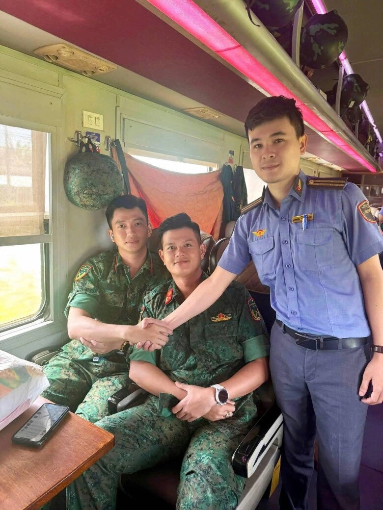 Thượng úy giọng miền tây cao hơn 1m8 từng làm dậy sóng vtv 2 lần cùng lê hoàng hiệp diễu binh đại lễ - 4