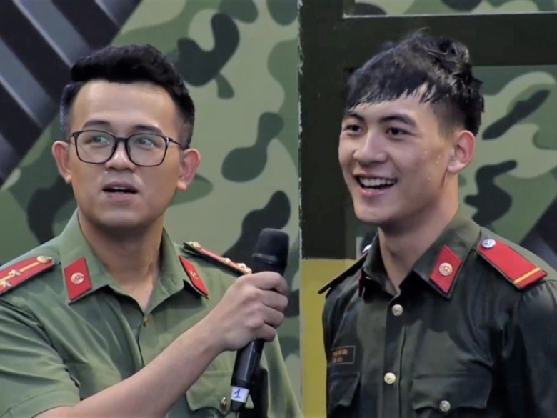Thượng úy giọng miền tây cao hơn 1m8 từng làm dậy sóng vtv 2 lần cùng lê hoàng hiệp diễu binh đại lễ - 6